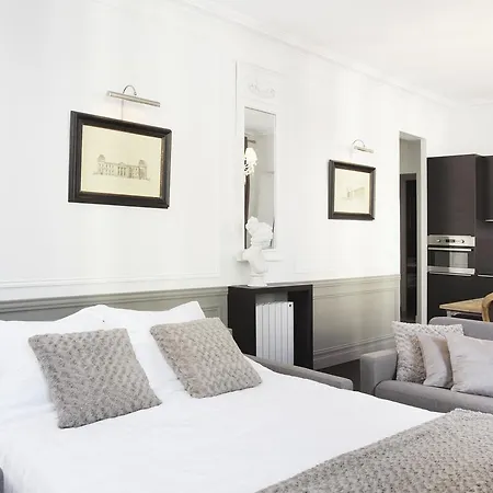 Livinparis - Luxury 3 Bedrooms Le Louvre I Apartment *