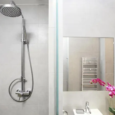 Appartement Livinparis - Luxury 3 Bedrooms Le Louvre I